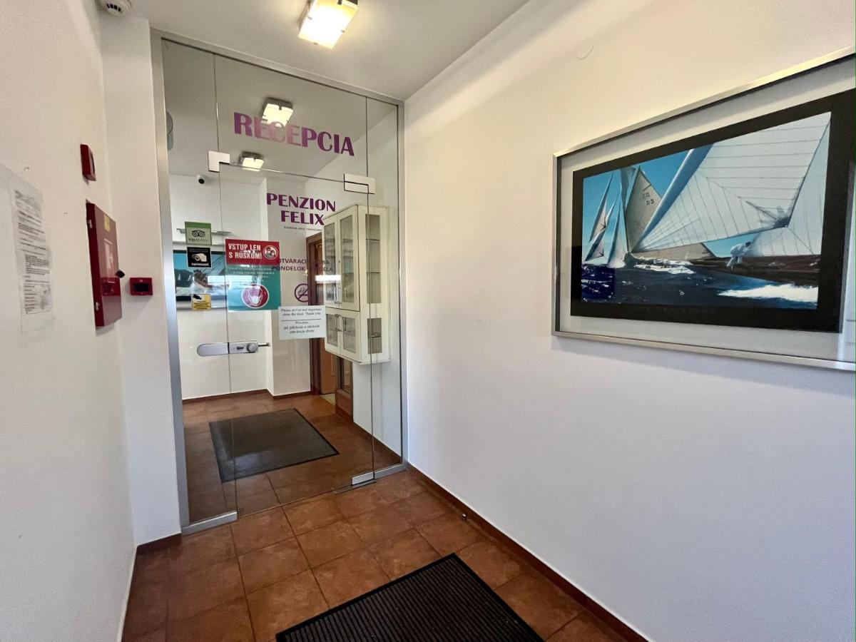 Penzion Felix Topoľčany Buitenkant foto
